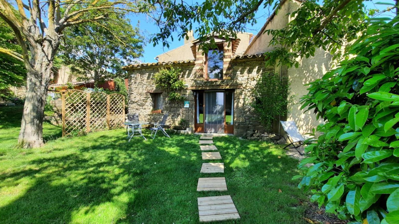 La Petite Maison Dans La Prairie Cassaignes Exterior photo